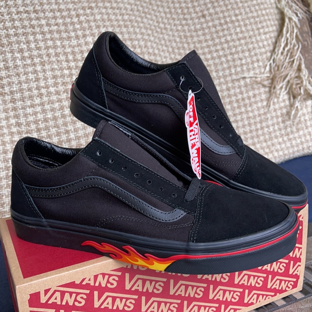 Vans Men’s Old Skool
(Flame Wall) Black/Black
VN0A38G1Q8Q
Sneakers - Picture 7 of 16